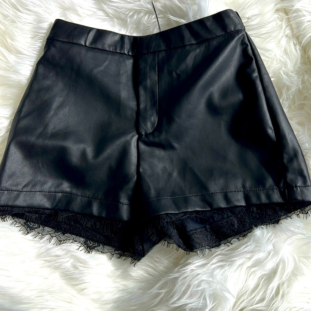 Small Superdown black hot shorts